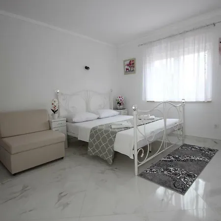 Alojamento de Acomodação e Pequeno-almoço Emmina Poreč