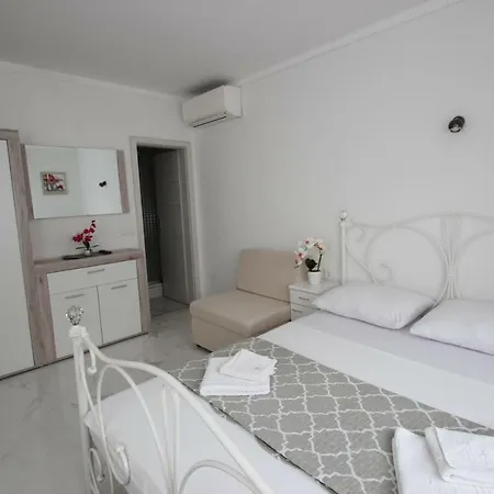 Alojamento de Acomodação e Pequeno-almoço Emmina 3*