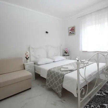 Emmina Bed & Breakfast 3*